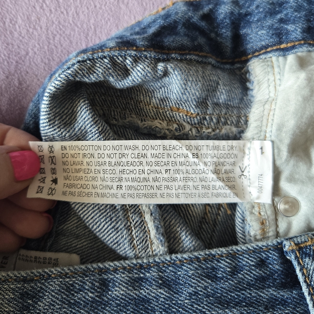 Forever 21 Denim Shorts with Cutout Faux Gem Heart Size 27 - Picture 8 of 9